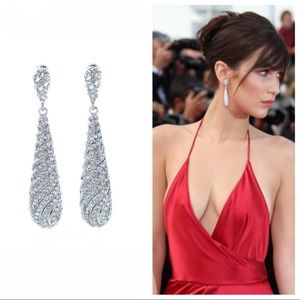 ⭐️HOST PICK⭐️ Classy silver bridal earrings